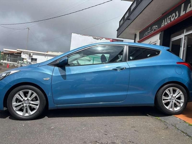 Usado Hyundai i30 101 CV (74 kW) 2014 Azul Utilitario