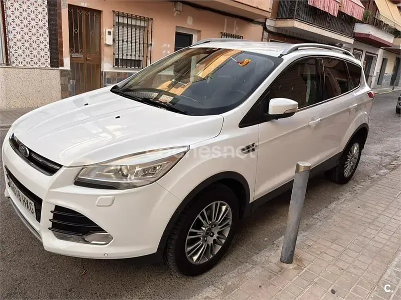 Usado Ford Kuga Titanium 140 CV (102 kW) 2015 Blanco SUV