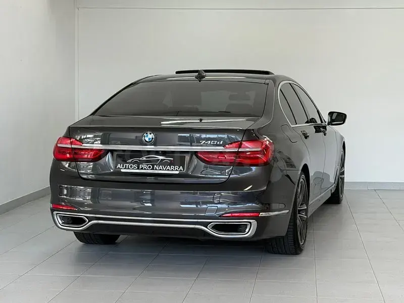 Usado BMW 740 Comfort Edition 313 CV (230 kW) 2016 Gris / plata Berlina