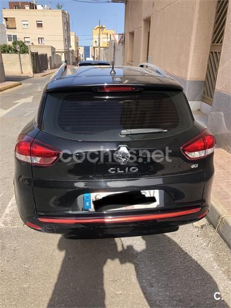 Usado Renault Clio GrandTour Dynamique 90 CV (66 kW) 2013 Negro Familiar