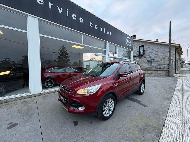 Usado Ford Kuga Titanium 120 CV (88 kW) 2016 Granate SUV