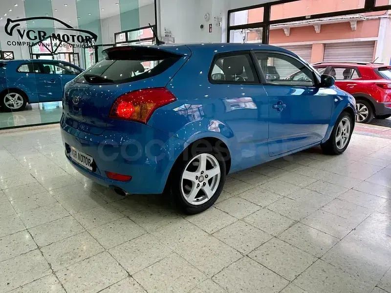 Usado Kia ProCeed 90 CV (66 kW) 2012 Azul Utilitario