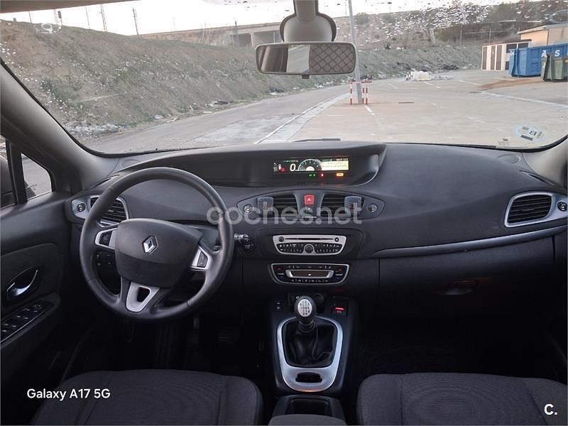 Usado Renault Scénic III Dynamique 110 CV (80 kW) 2011 Gris / plata Monovolumen