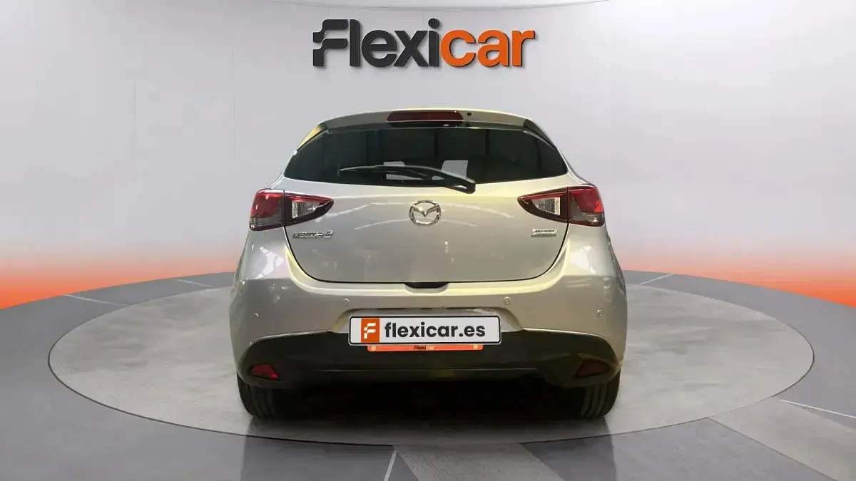Usado Mazda 2 Luxury 90 CV (66 kW) 2017 Gris Utilitario