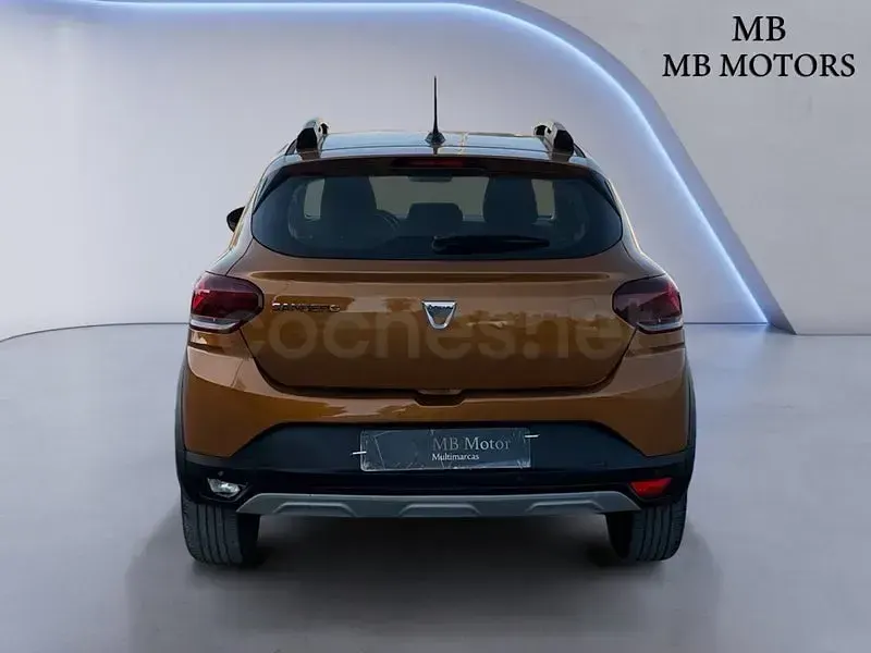Usado Dacia Sandero Expression 110 CV (80 kW) 2022 Naranja Berlina