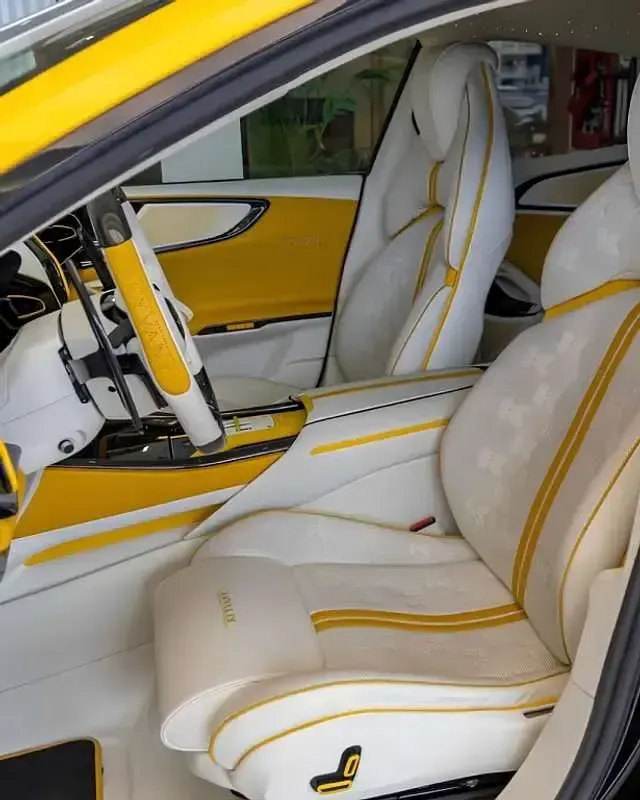 Usado Ferrari Purosangue 725 CV (533 kW) 2024 Amarillo SUV