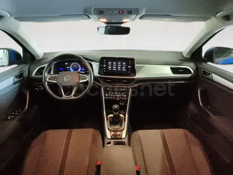 Usado VW T-Roc Life 110 CV (80 kW) 2024 Azul SUV