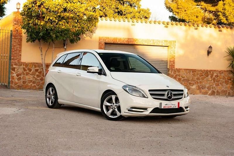 Usado Mercedes B180 109 CV (80 kW) 2013 Blanco Monovolumen