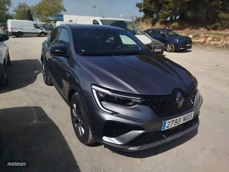 Usado Renault Arkana Techno 145 CV (106 kW) 2025 Gris SUV