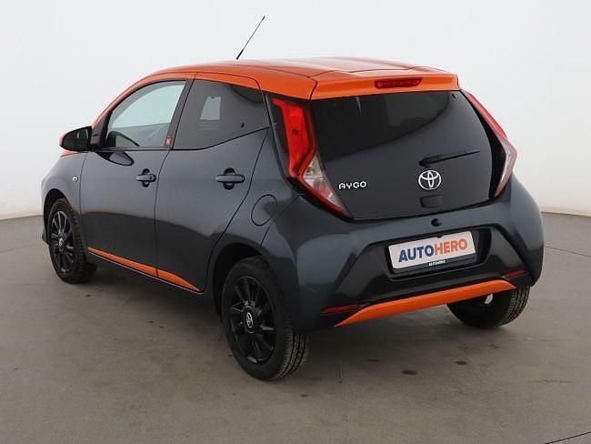 Usado Toyota Aygo X-cite 72 CV (52 kW) 2021 Negro Utilitario