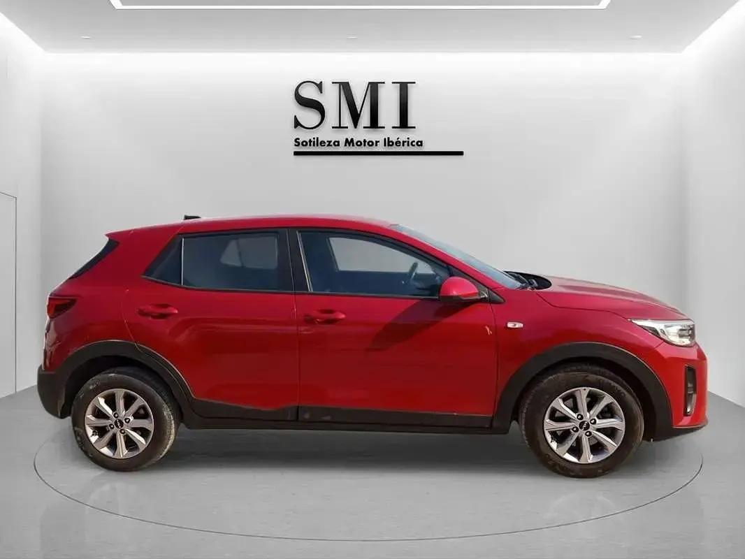 Usado Kia Stonic GT-Line 120 CV (88 kW) 2022 Rojo SUV