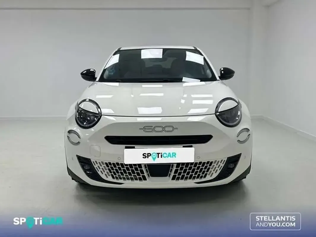 Usado Fiat 600 La Prima 101 CV (74 kW) 2024 Blanco SUV