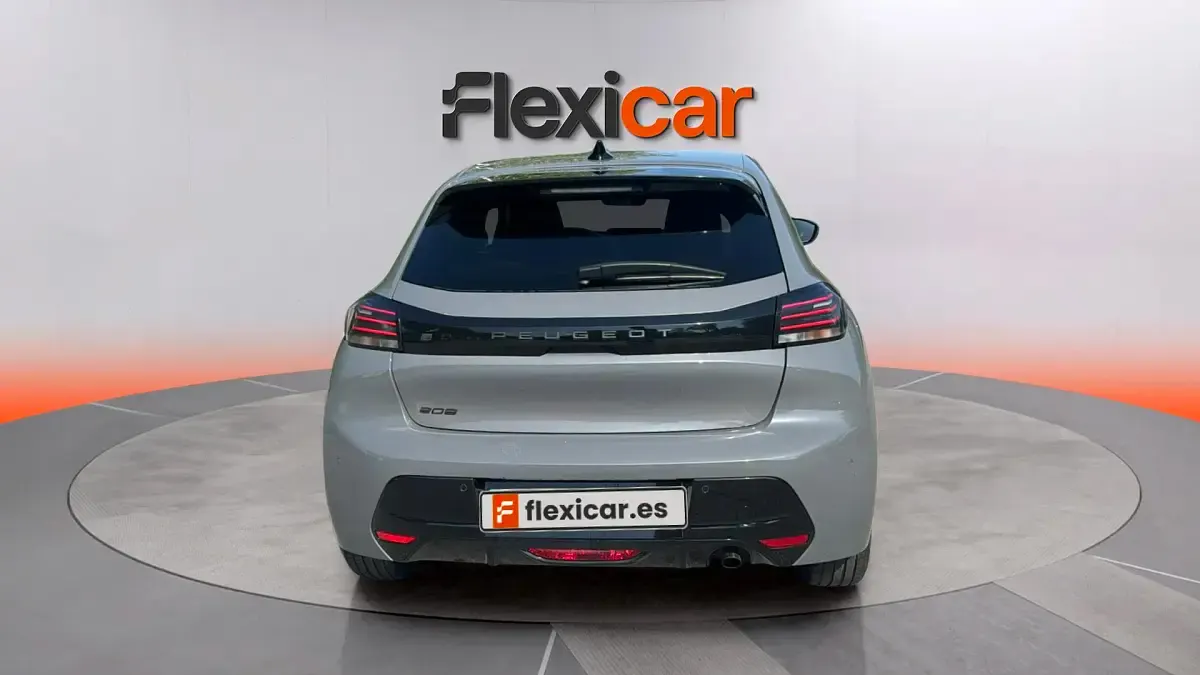 Usado Peugeot 208 Allure 101 CV (74 kW) 2025 Gris Utilitario