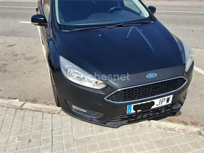 Usado Ford Focus Trend 125 CV (91 kW) 2016 Negro Berlina