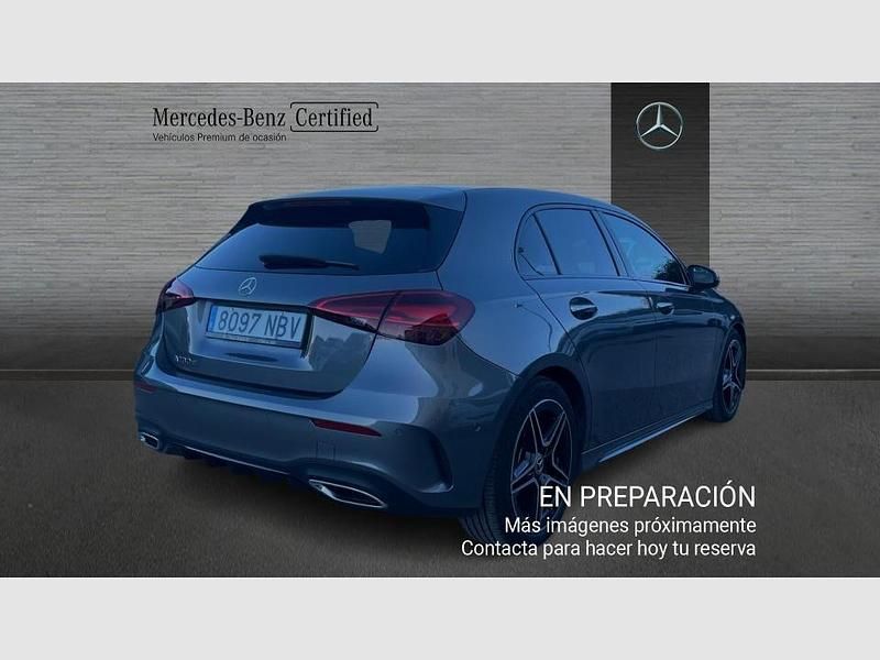 Usado Mercedes A180 116 CV (85 kW) 2025 Manufaktur gris montaña magno Berlina
