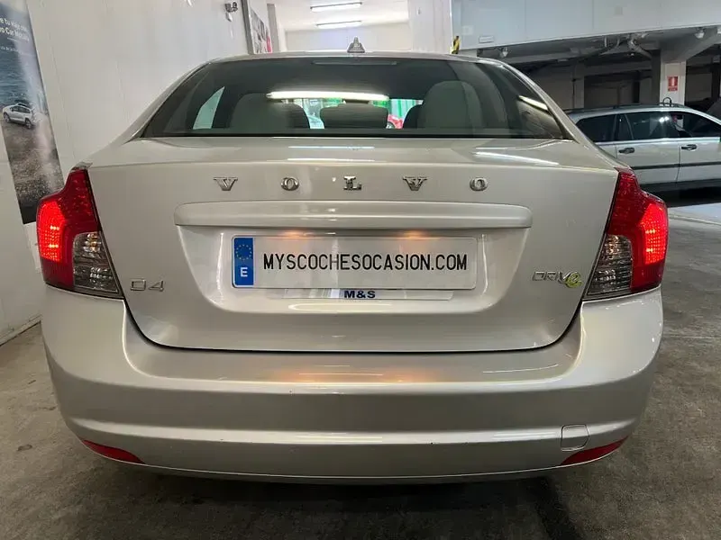 Usado Volvo S40 Momentum 115 CV (84 kW) 2012 Gris / plata Berlina