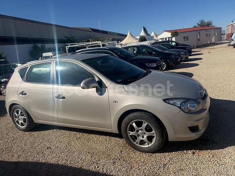 Usado Hyundai i30 Style 128 CV (94 kW) 2010 Beige Berlina