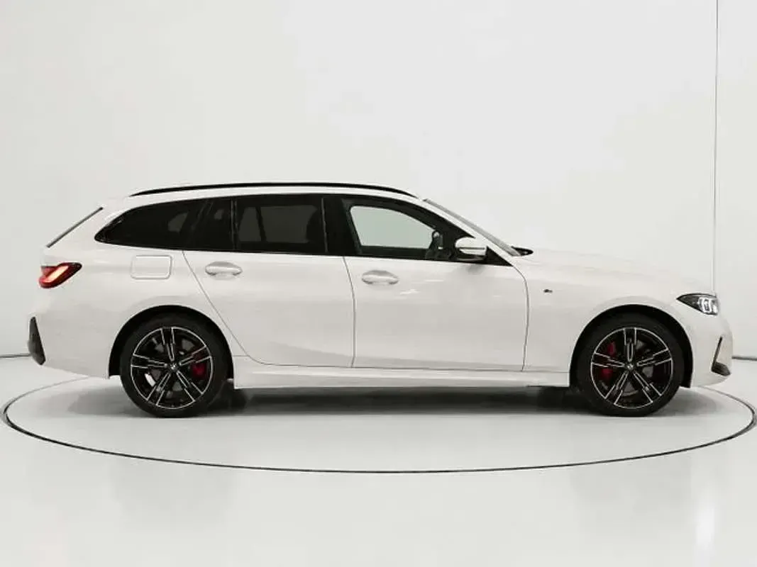 Usado BMW 330e Comfort Edition 292 CV (214 kW) 2025 Blanco Familiar