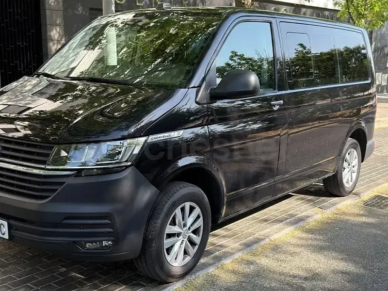Usado VW Caravelle 150 CV (110 kW) 2021 Negro Van