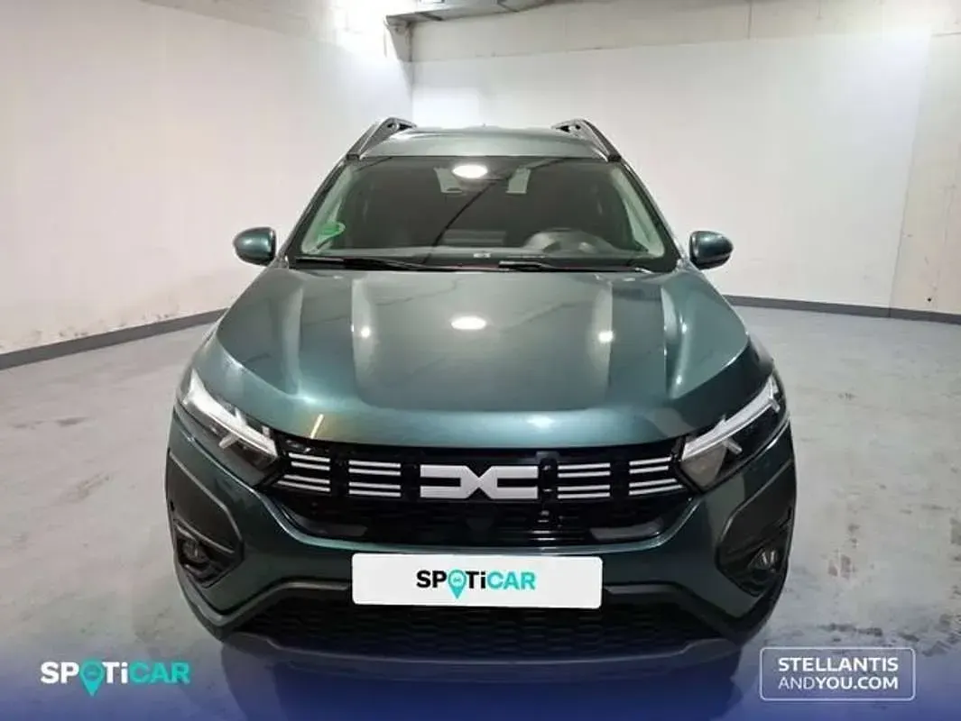 Usado Dacia Jogger Expression 110 CV (80 kW) 2025 Verde Monovolumen