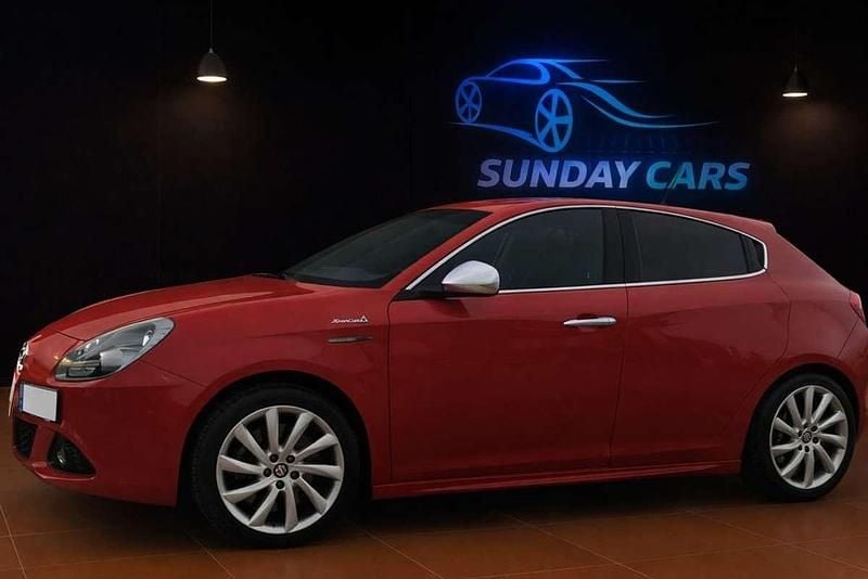 Rojo Usado 2012 Alfa Romeo Giulietta Progression Utilitario | 4890 € (Precio justo) - Imagen 1/4