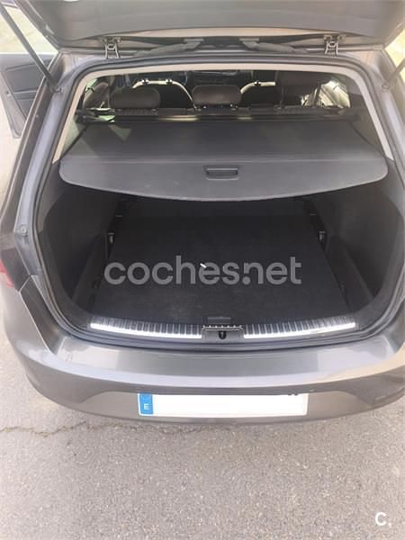 Usado Seat Leon ST Reference 105 CV (77 kW) 2014 Gris / plata Familiar