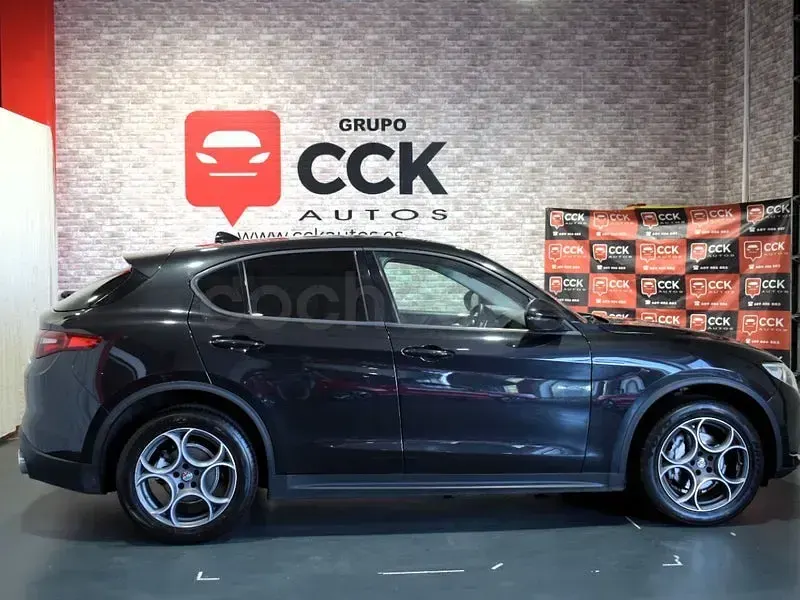 Usado Alfa Romeo Stelvio Executive 210 CV (154 kW) 2018 Negro SUV