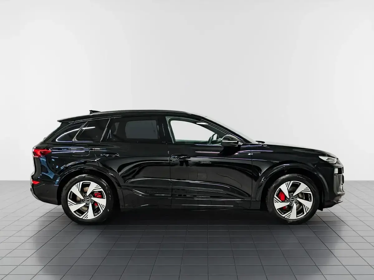 Usado Audi Q6 e-tron 285 kW (388 CV) 2024 Negro SUV