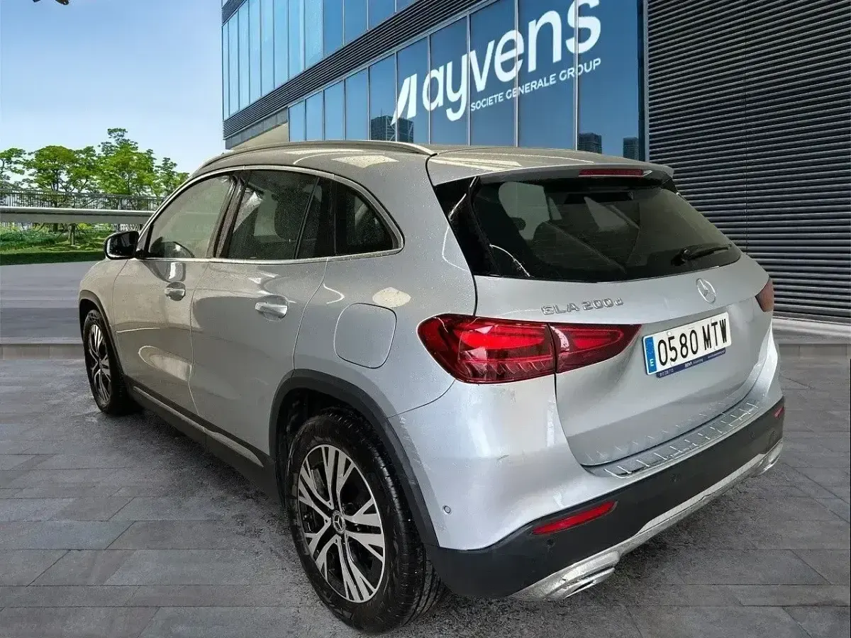 Usado Mercedes GLA200 150 CV (110 kW) 2024 Gris / plata SUV