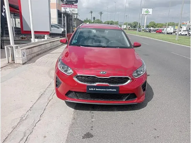 Usado Kia Ceed 120 CV (88 kW) 2021 Rojo Utilitario