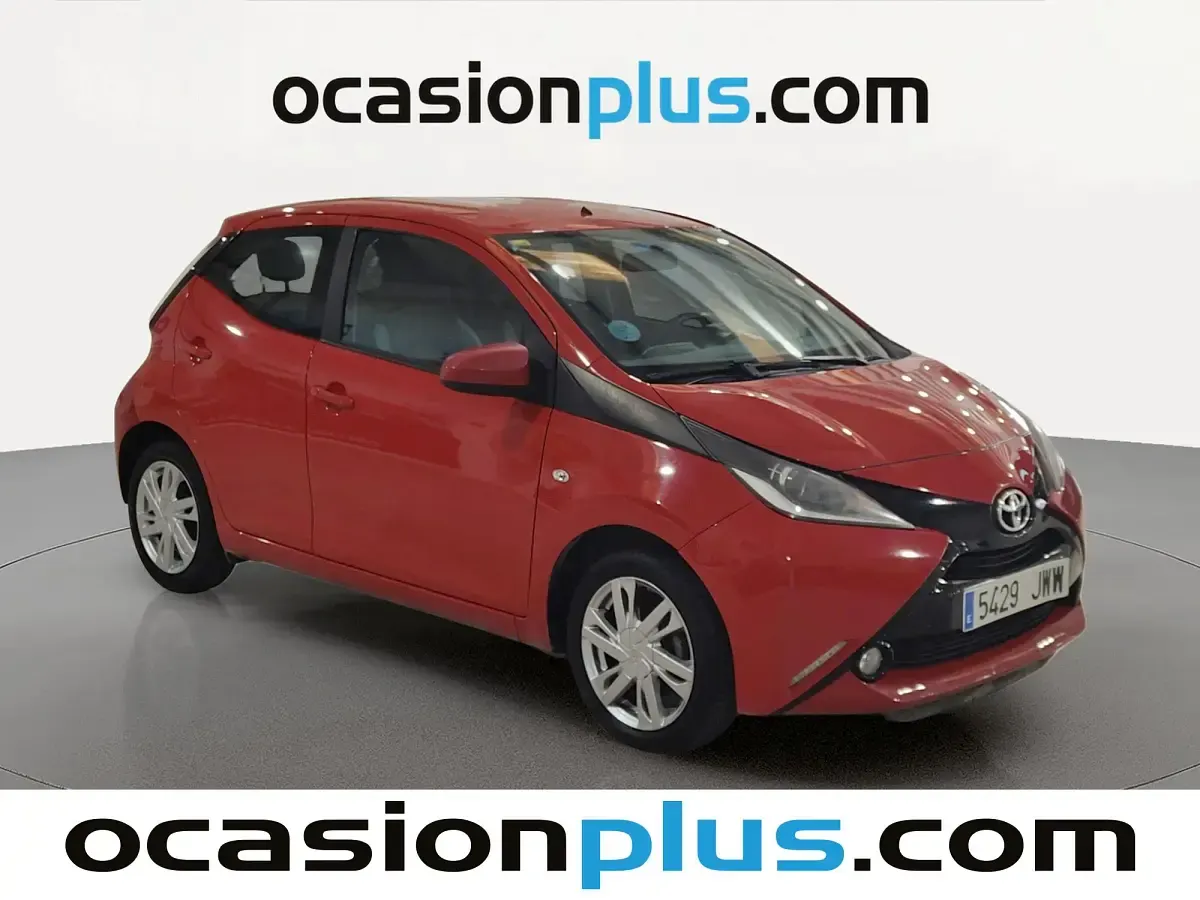 Usado Toyota Aygo Business Edition 69 CV (50 kW) 2017 Rojo Utilitario