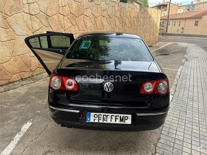 Usado VW Passat Trendline 140 CV (102 kW) 2007 Negro Berlina