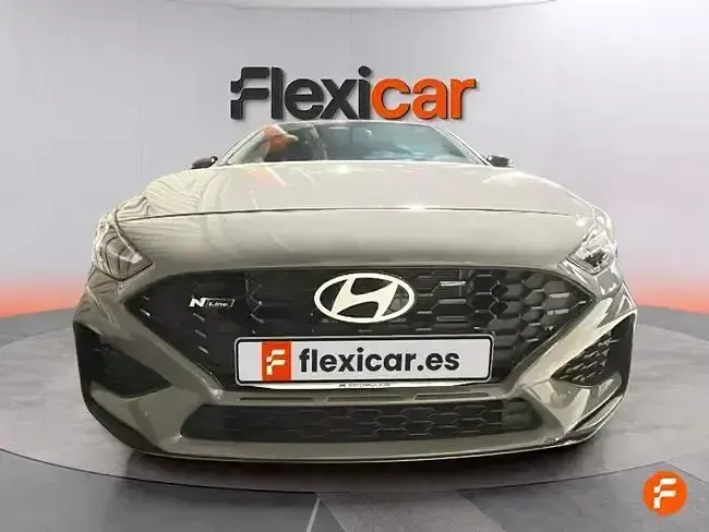 Usado Hyundai i30 N Line 140 CV (102 kW) 2025 Gris / plata Berlina