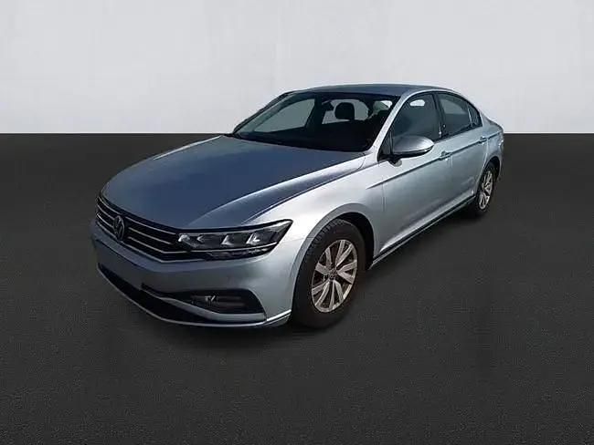 Usado VW Passat 122 HP (89 kW) 2021 Cinzento Sedan