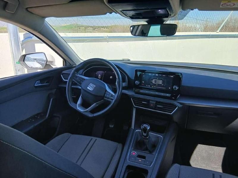 Usado Seat Leon ST Style 110 CV (80 kW) 2023 Blanco Familiar