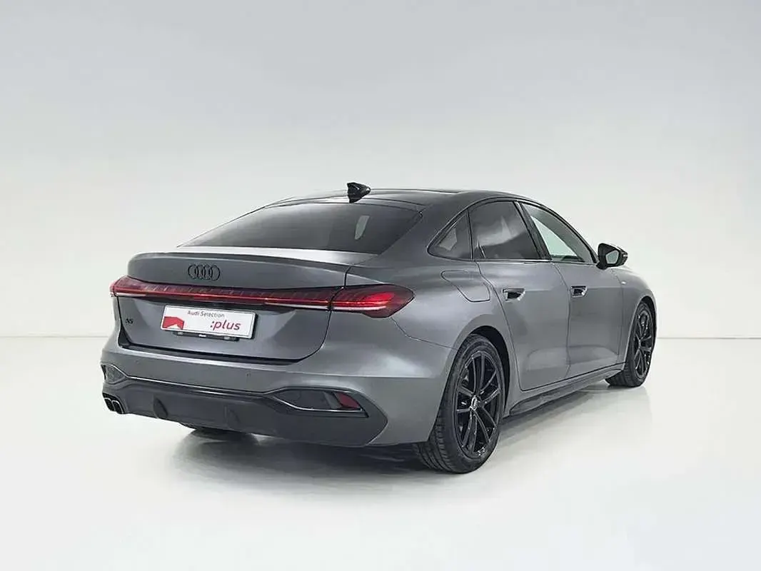 Usado Audi A5 204 CV (150 kW) 2025 Gris / plata Berlina