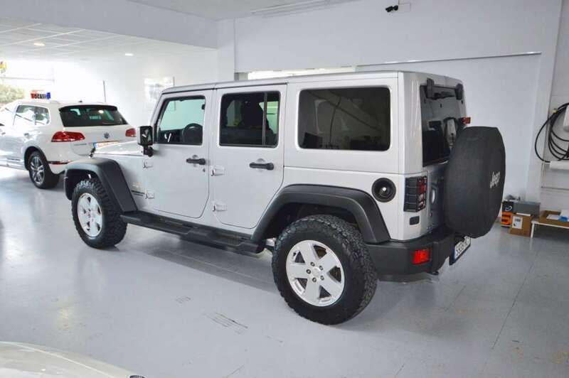 Käytetty Jeep Wrangler Unlimited Sahara 200 HP (147 kW) 2011 Harmaa Katumaasturi