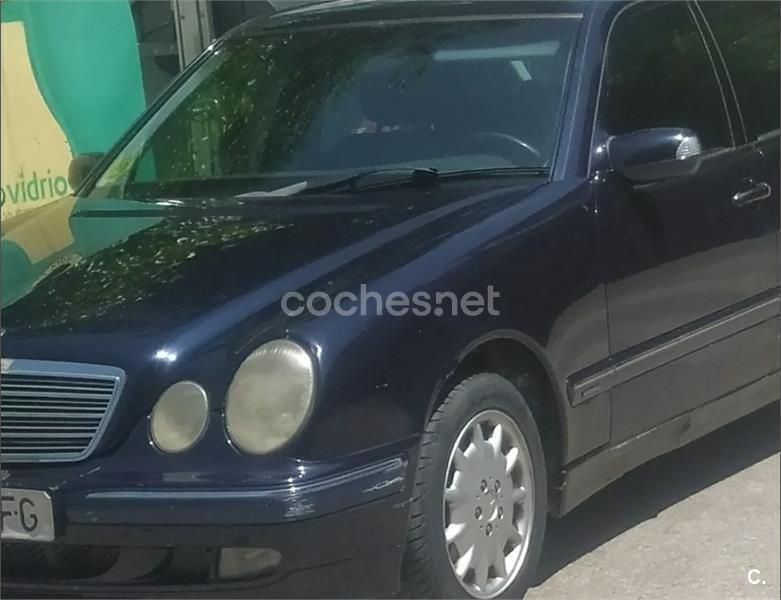 Käytetty Mercedes E200 Elegance 163 HP (119 kW) 2001 Sininen Sedan