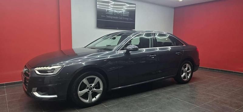 Usado Audi A4 Advanced 136 CV (100 kW) 2022 Gris Berlina