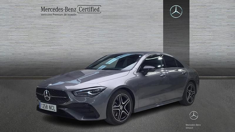 Gris montaña Usado 2025 Mercedes CLA200 AMG line Coupe | 38.900 € (Precio justo) - Imagen 1/4