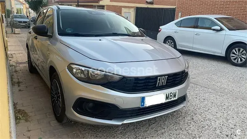 Usado Fiat Tipo 130 CV (95 kW) 2022 Gris / plata Familiar