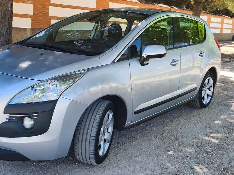 Usado Peugeot 3008 Access 112 CV (82 kW) 2011 Gris / plata Familiar