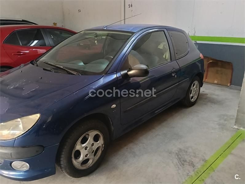Usado Peugeot 206 75 CV (55 kW) 2000 Azul Berlina
