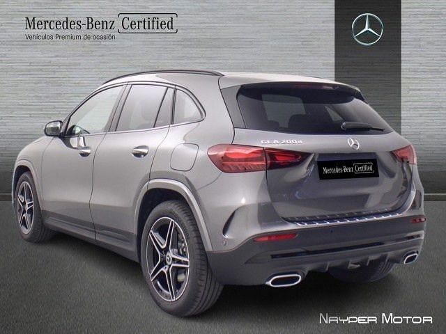 Usado Mercedes GLA200 AMG line 150 CV (110 kW) 2025 Gris / plata SUV