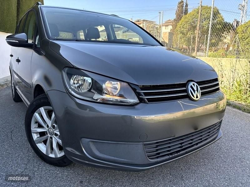 Usado VW Touran 105 CV (77 kW) 2012 Gris Monovolumen