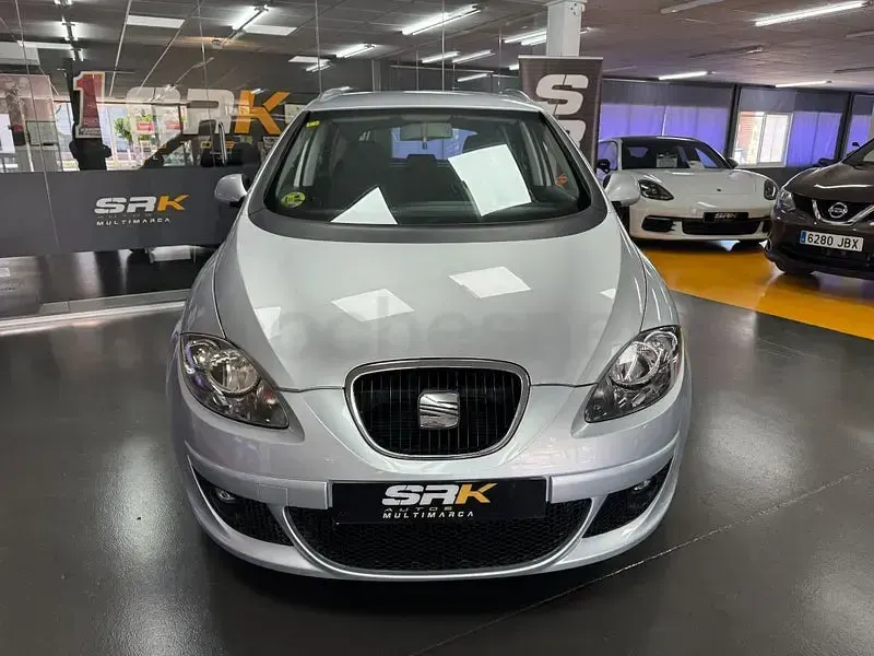 Usado Seat Altea XL Reference 105 CV (77 kW) 2008 Gris / plata Monovolumen