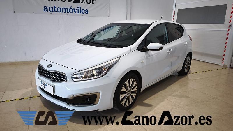 Blanco Usado 2018 Kia Ceed GT Berlina | 10.500 € (Precio justo) - Imagen 1/4
