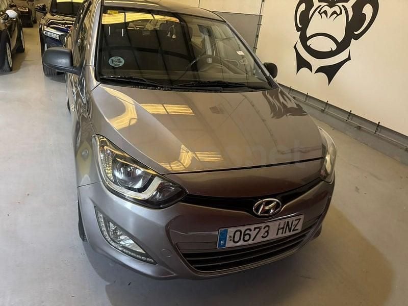 Usado Hyundai i20 Classic 78 CV (57 kW) 2012 Gris / plata Utilitario