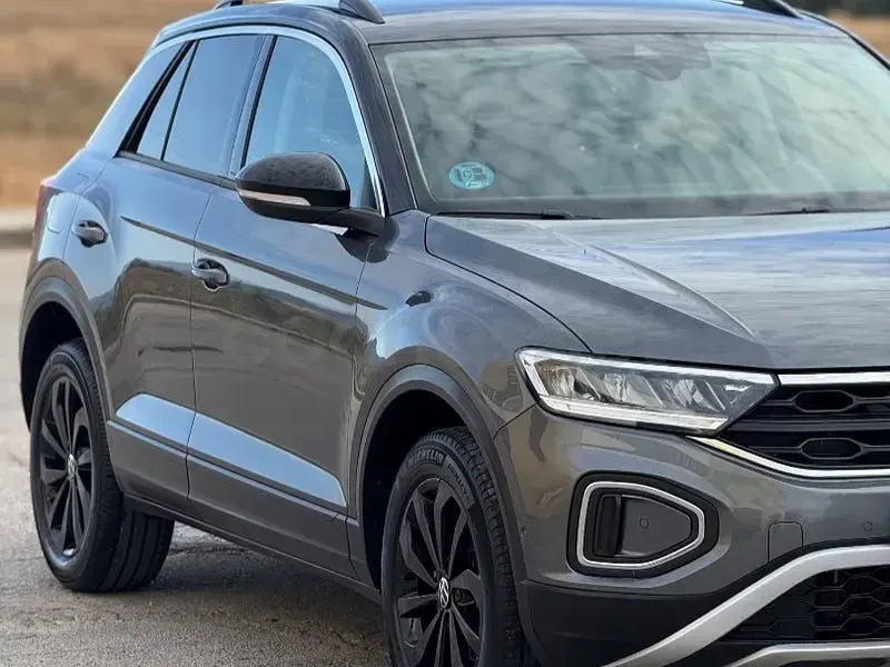 Usado VW T-Roc Life 115 CV (84 kW) 2022 Gris / plata SUV