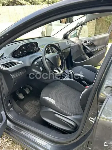 Usado Peugeot 208 Style 82 CV (60 kW) 2014 Gris / plata Utilitario